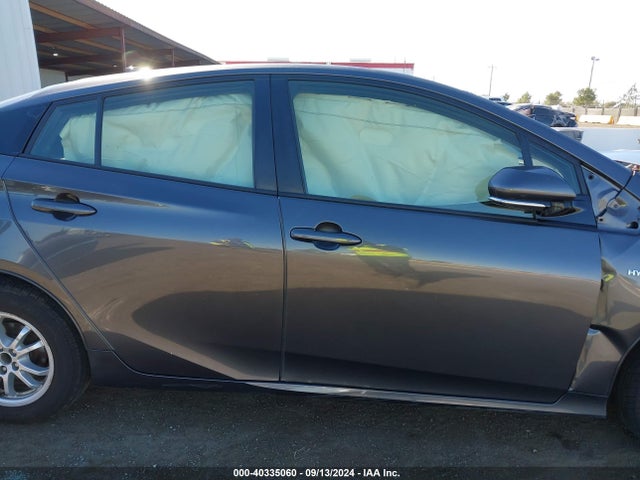 Toyota Prius Three 2018 JTDKARFU2J3546514 Image 14