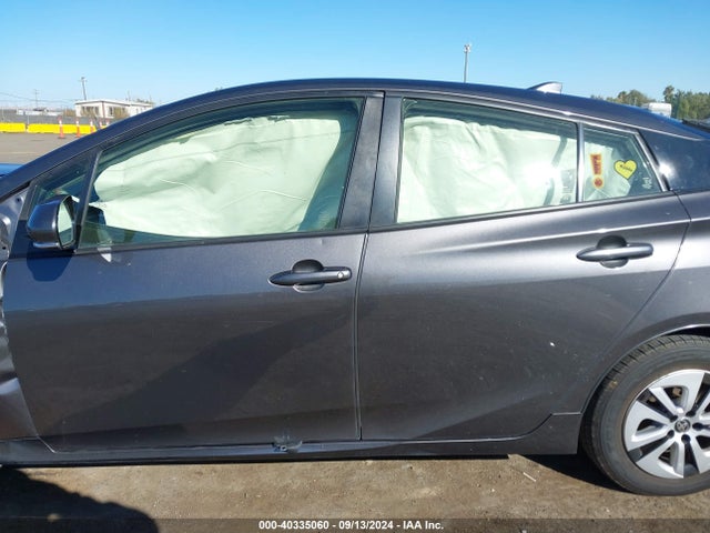 Toyota Prius Three 2018 JTDKARFU2J3546514 Image 15