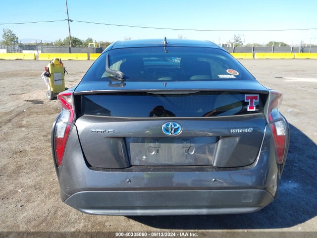 Toyota Prius Three 2018 JTDKARFU2J3546514 Image 17