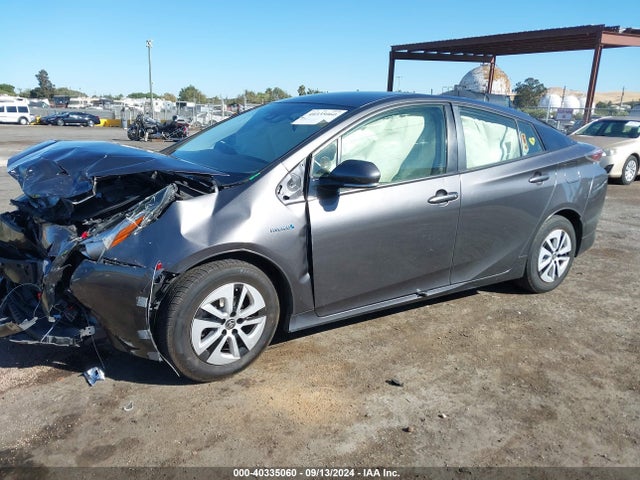 Toyota Prius Three 2018 JTDKARFU2J3546514 Image 2