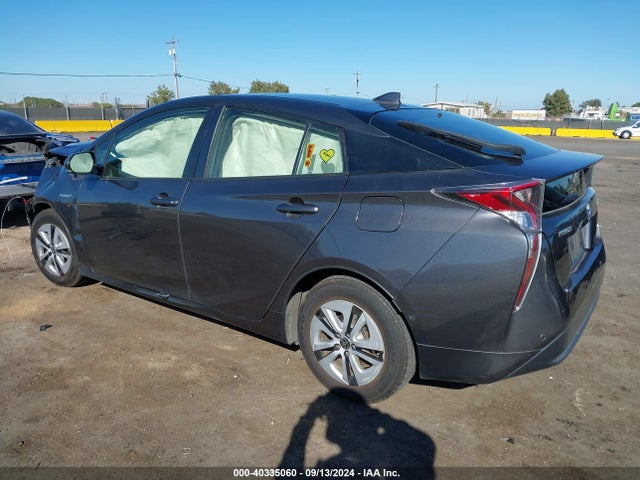 Toyota Prius Three 2018 JTDKARFU2J3546514 Image 3