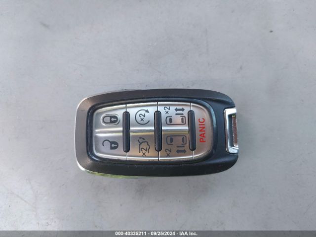 2C4RC1CG3NR166460 Chrysler Voyager Lx