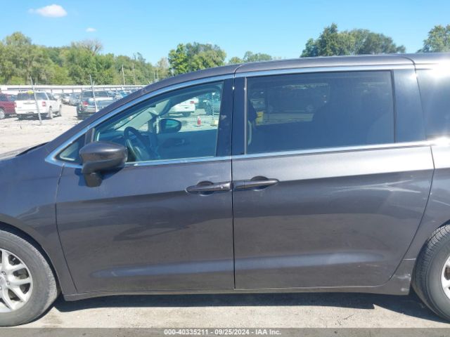 2C4RC1CG3NR166460 Chrysler Voyager Lx