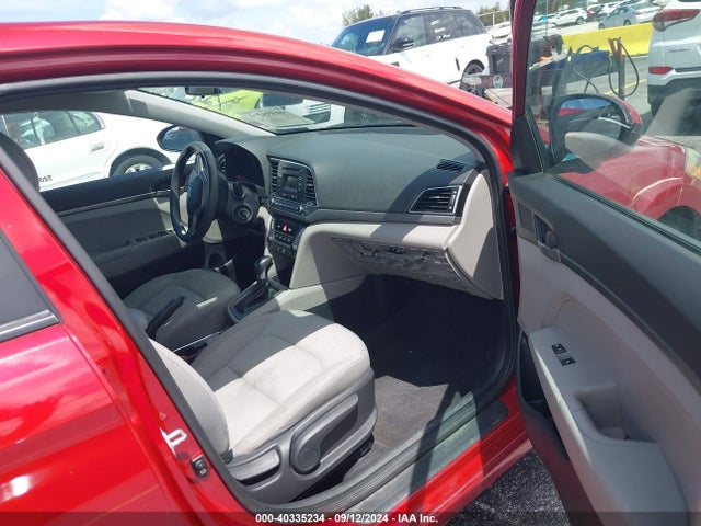 Hyundai ELANTRA SE 2018 KMHD74LF1JU450878 Image 5