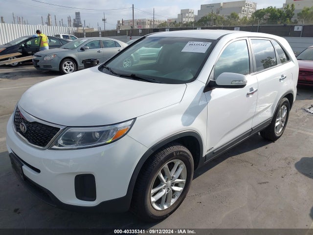 KIA SORENTO LX 2015 5XYKTCA6XFG602945 Image 2
