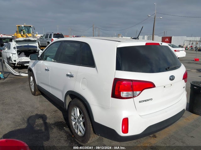 KIA SORENTO LX 2015 5XYKTCA6XFG602945 Image 3