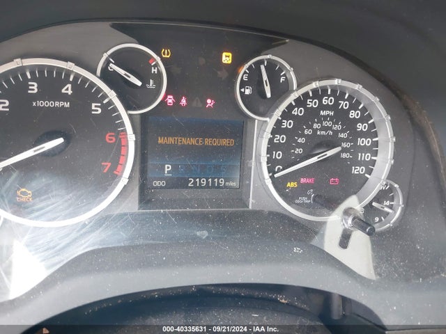 5TFDW5F17EX400391 Toyota Tundra Sr5 5.7l V8