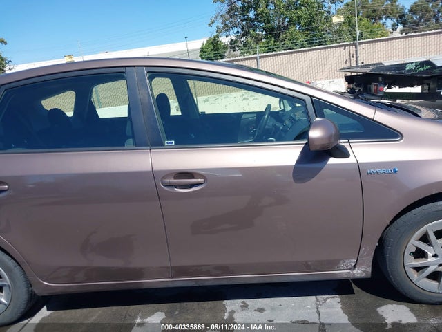 Toyota Prius V Two 2016 JTDZN3EU5GJ051522 Image 13
