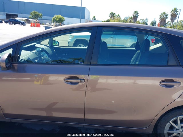 Toyota Prius V Two 2016 JTDZN3EU5GJ051522 Image 14