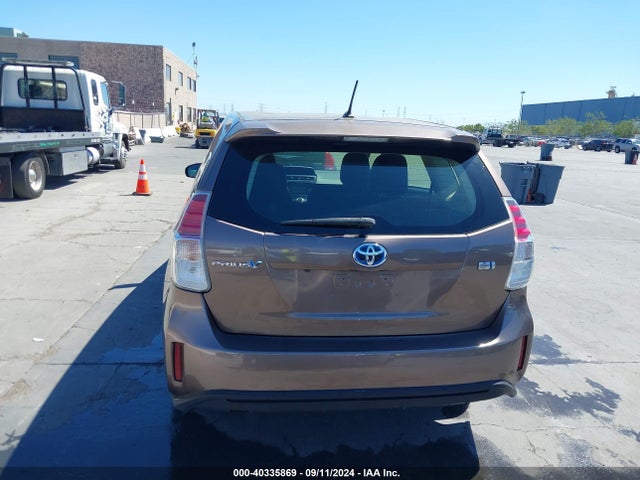 Toyota Prius V Two 2016 JTDZN3EU5GJ051522 Image 16