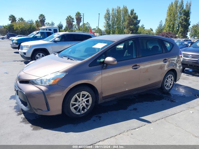 Toyota Prius V Two 2016 JTDZN3EU5GJ051522 Image 2