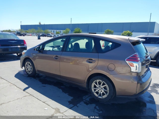 Toyota Prius V Two 2016 JTDZN3EU5GJ051522 Image 3
