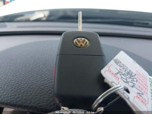 1VWAT7A3XFC088511 Volkswagen Passat 1.8t Limited Edition