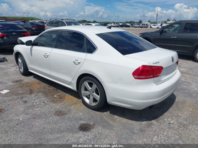 1VWAT7A3XFC088511 Volkswagen Passat 1.8t Limited Edition