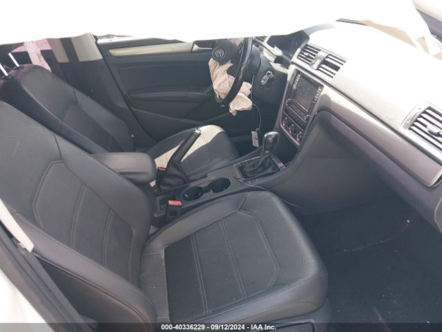1VWAT7A3XFC088511 Volkswagen Passat 1.8t Limited Edition