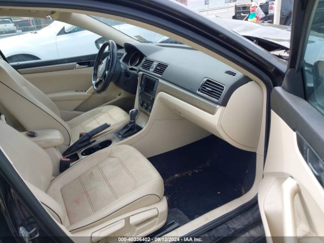 1VWBT7A3XHC032169 Volkswagen Passat 1.8t Se