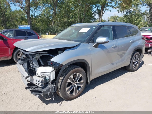 Toyota Highlander Xle 2021 5TDGZRBH5MS072925 Image 2