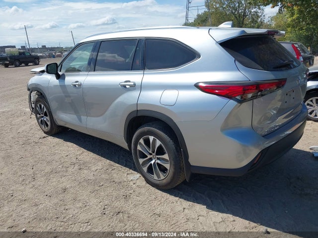 Toyota Highlander Xle 2021 5TDGZRBH5MS072925 Image 3
