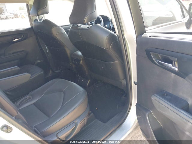 Toyota Highlander Xle 2021 5TDGZRBH5MS072925 Image 8