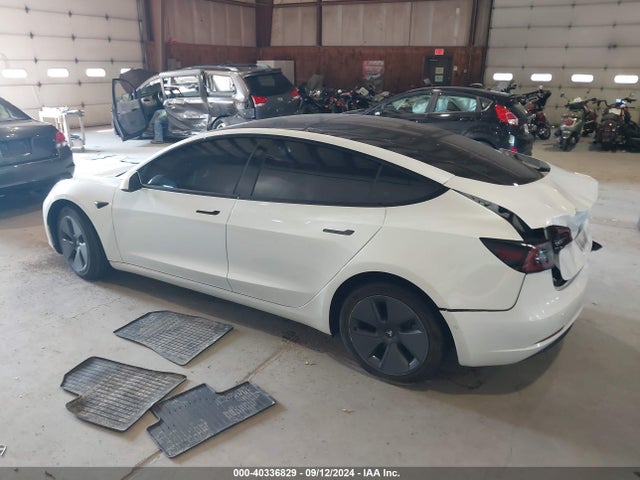 2022 TESLA MODEL 3 5YJ3E1EBXNF195418 Photo 2