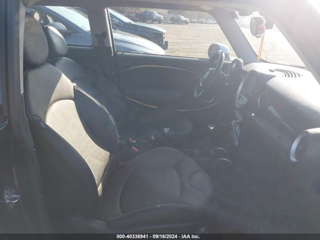 2009 MINI COOPER CLUBMAN WMWML33519TP98471 Photo 4