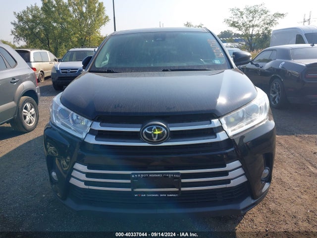 Toyota Highlander Le Plus 2019 5TDBZRFHXKS984046 Image 12