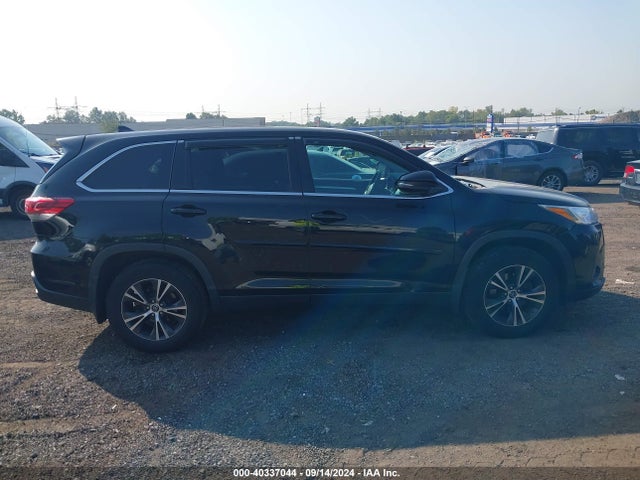Toyota Highlander Le Plus 2019 5TDBZRFHXKS984046 Image 13