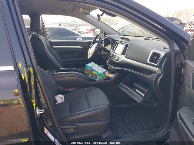 Toyota Highlander Le Plus 2019 5TDBZRFHXKS984046 Image 5