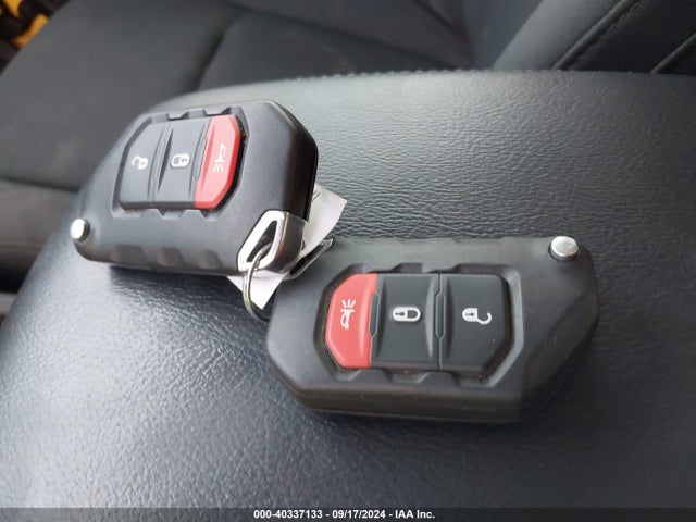 1C4HJXEG0JW325535 Jeep Wrangler Unlimited Sahara 4x4