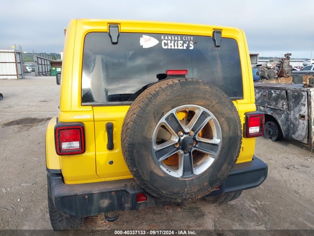 1C4HJXEG0JW325535 Jeep Wrangler Unlimited Sahara 4x4