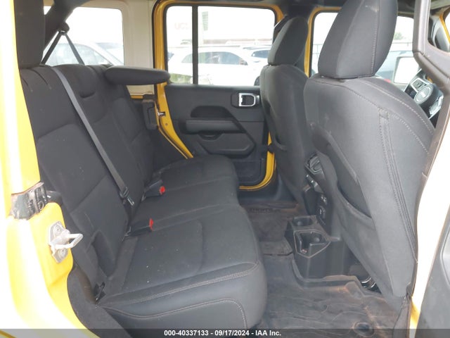 1C4HJXEG0JW325535 Jeep Wrangler Unlimited Sahara 4x4