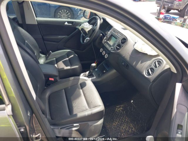 WVGAV7AXXGW558239 Volkswagen TIGUAN S
