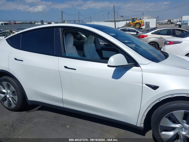 Tesla Model Y Standard Range Rear-wheel Drive 2021 5YJYGDED0MF163207 Image 13