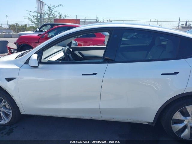 Tesla Model Y Standard Range Rear-wheel Drive 2021 5YJYGDED0MF163207 Image 14