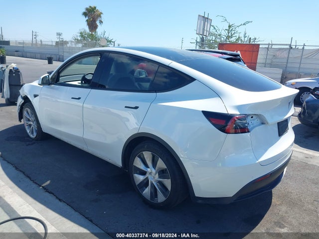 2021 TESLA MODEL Y 5YJYGDED0MF163207 Photo 2