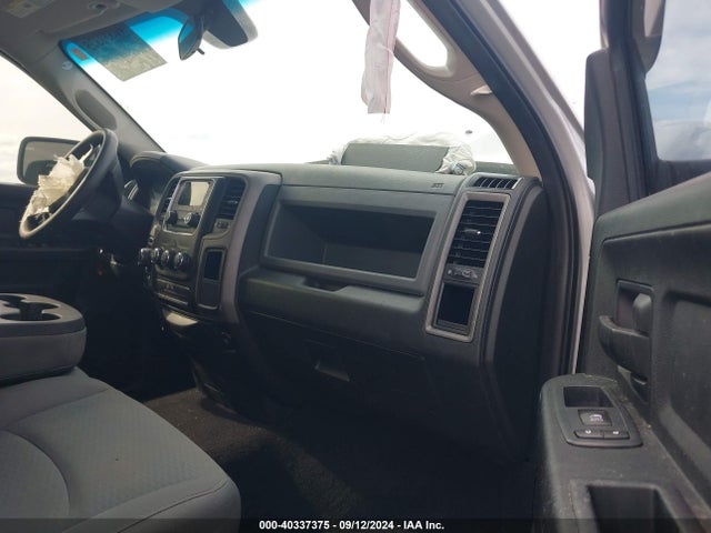 1C6RR7FGXHS654523 RAM 1500 Express Quad Cab 4x4 6'4 Box