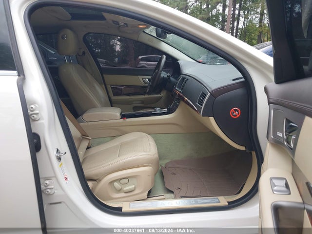 2010 JAGUAR XF SAJWA0GB1ALR52196 Photo 4