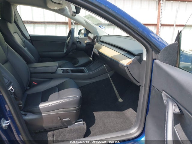 2021 TESLA MODEL Y 5YJYGDEE3MF300505 Photo 4