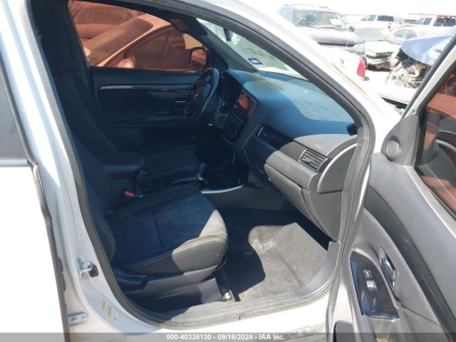 JA4AD3A34JZ030712 Mitsubishi Outlander Le