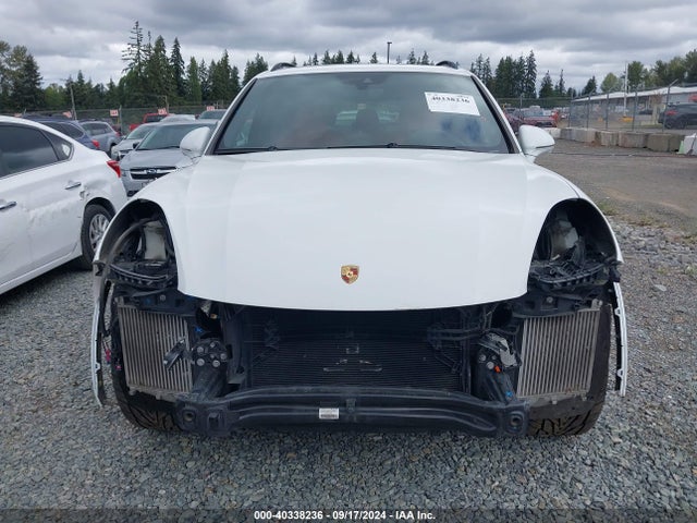 Porsche Cayenne Gts 2018 WP1AD2A29JLA80546 Image 13