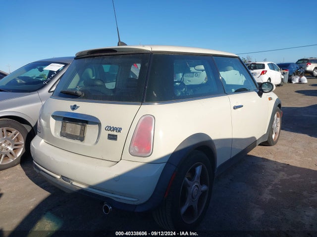 2005 MINI COOPER WMWRC33445TJ67267 Photo 3