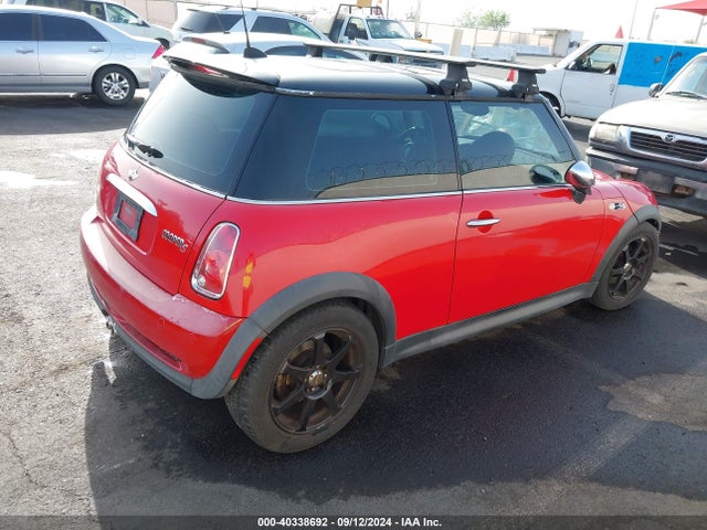 2006 MINI COOPER S WMWRE33596TJ38061 Photo 3