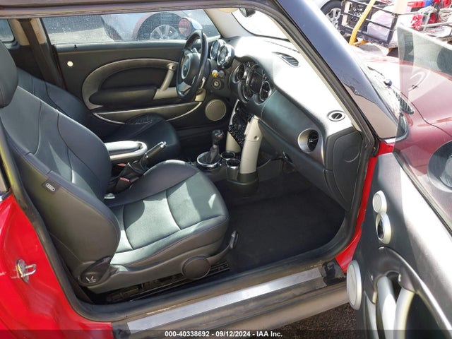 2006 MINI COOPER S WMWRE33596TJ38061 Photo 4