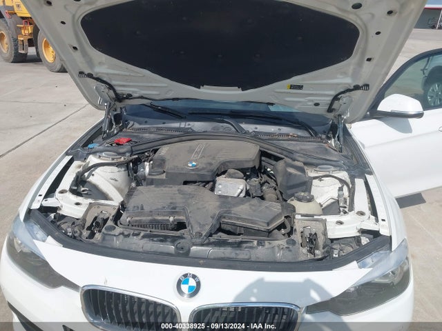 WBA8E1G38HNU17498 BMW 320i