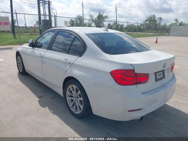 WBA8E1G38HNU17498 BMW 320i