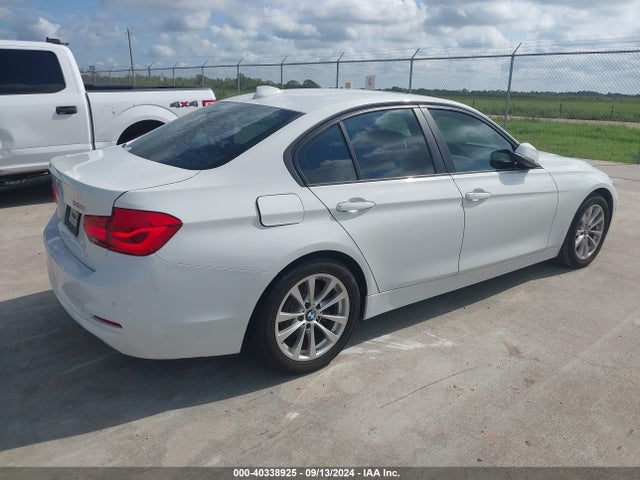 WBA8E1G38HNU17498 BMW 320i