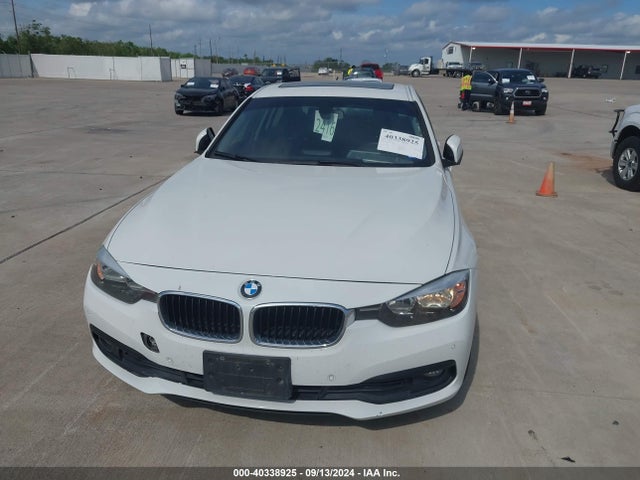 WBA8E1G38HNU17498 BMW 320i