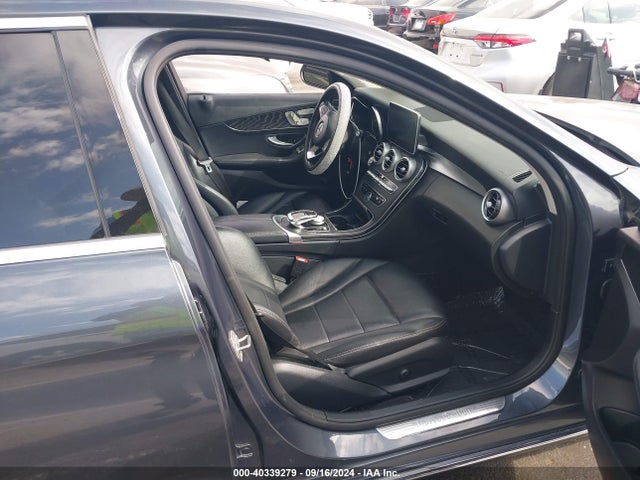 55SWF4JB0GU166643 Mercedes-Benz C 300 Luxury/sport