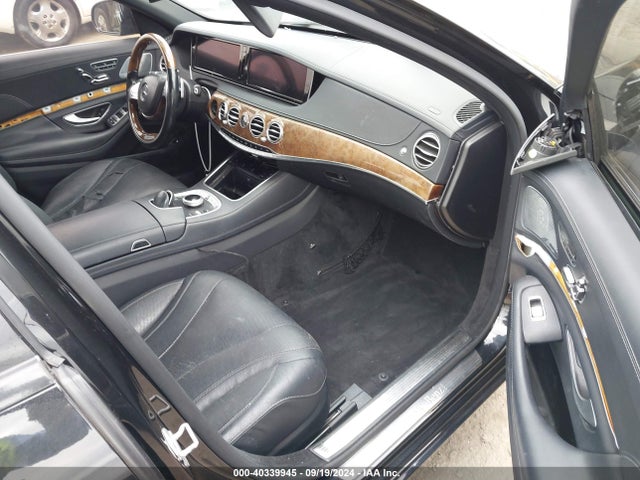 WDDUG8CB7EA043038 Mercedes-Benz S 550
