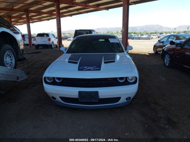 2C3CDZAT5FH822011 Dodge Challenger R/t